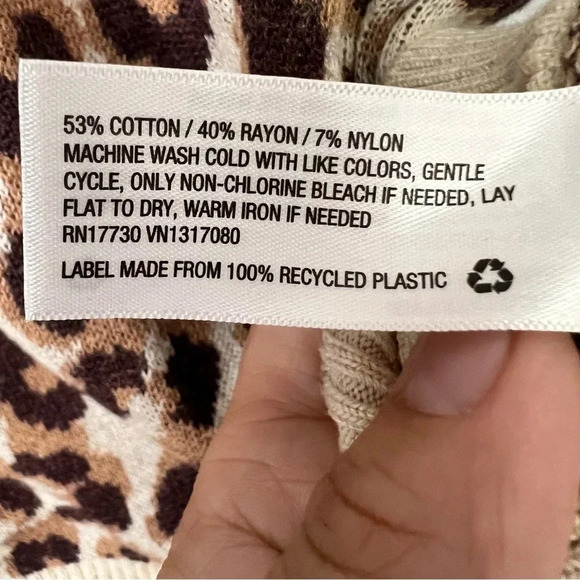 Leopard Print Cozy Crew Neck Knit Sweater Size Medium Animal Print - Picture 6 of 6